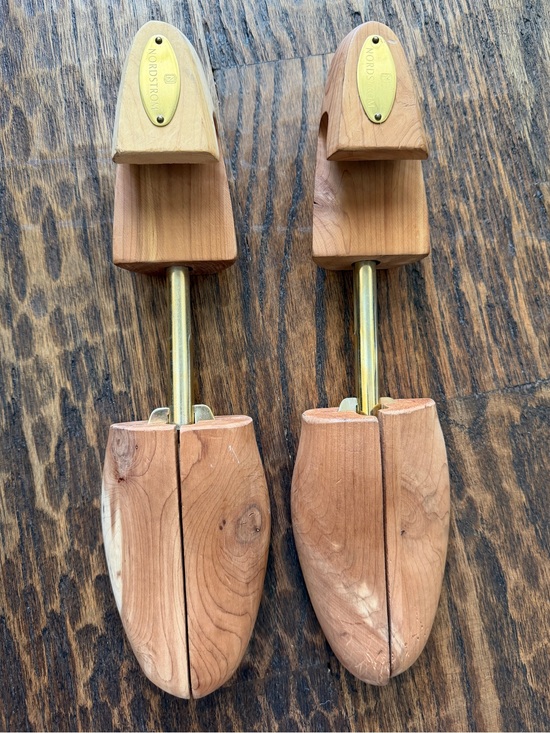 Nordstrom Other - Nordstrom Cedar Wood Medium Shoe Tree Stretcher Shape Keeper Set